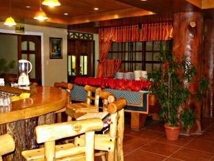 White Beach Resort Bar & Restaurant Puerto Galera Dış mekan fotoğraf
